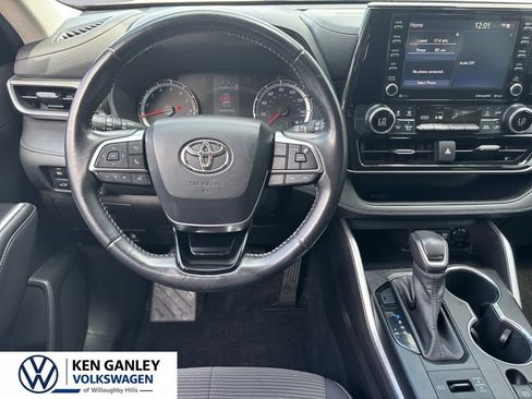 Used 2020 Toyota Highlander LE AWD/4WD image 15