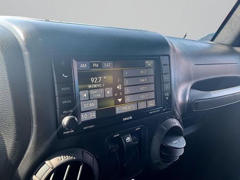 Used 2016 Jeep Wrangler Sahara w/ Connectivity Group AWD/4WD image 22