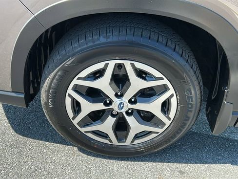 Used 2023 Subaru Forester Premium image 8