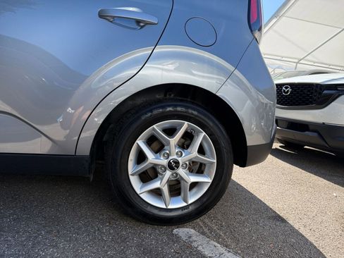 Used 2025 Kia Soul LX w/ LX Technology Package FWD image 27