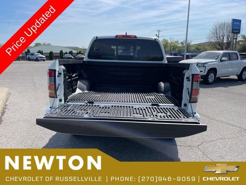 Used 2025 Nissan Frontier PRO-4X AWD/4WD image 43