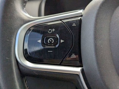 Used 2017 Volvo XC90 T5 Momentum w/ Vision Package image 25