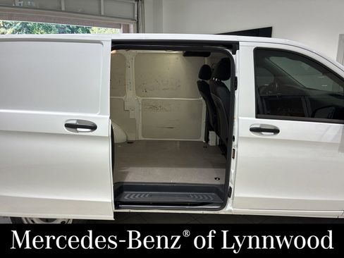 Used 2022 Mercedes-Benz Metris image 4