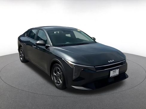 Used 2025 Kia K4 LXS image 3