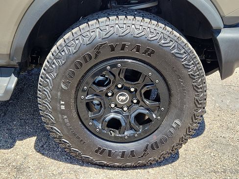 Used 2025 Ford Bronco Outer Banks w/ Sasquatch Package AWD/4WD image 8