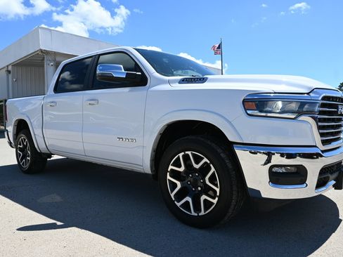 Used 2025 RAM 1500 Laramie AWD/4WD image 4