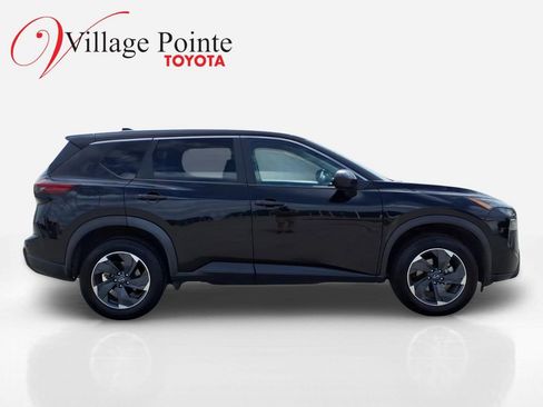 Used 2024 Nissan Rogue SV AWD/4WD image 9