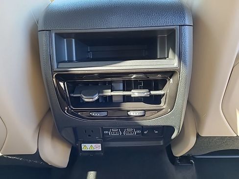 New 2025 Jeep Grand Cherokee Limited w/ Luxury Tech Group II image 26