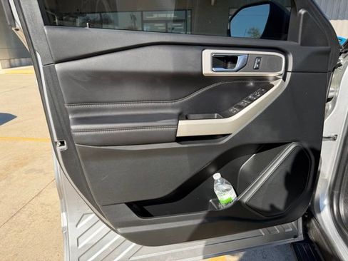 Used 2021 Ford Explorer XLT w/ Equipment Group 202A AWD/4WD image 13