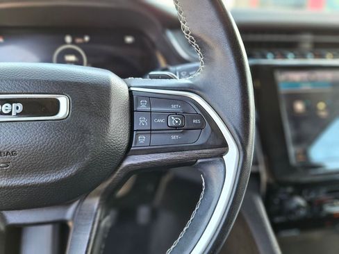 Used 2022 Jeep Grand Cherokee Limited image 24