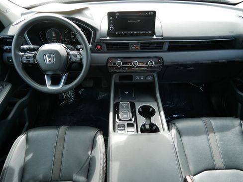 Certified 2025 Honda Pilot Touring image 10
