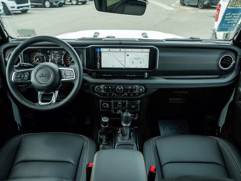 New 2026 Jeep Wrangler Unlimited Sahara AWD/4WD image 13