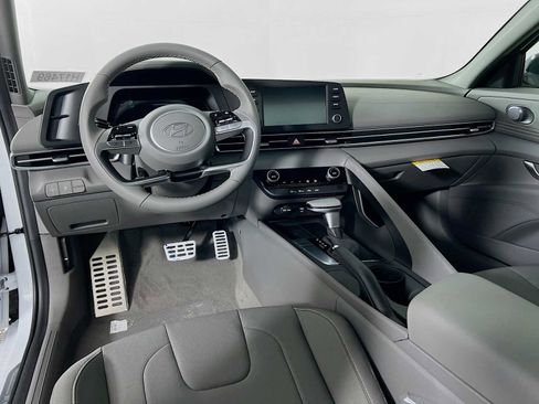 Certified 2025 Hyundai Elantra Sport image 6