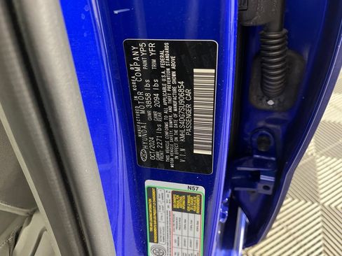 Used 2025 Hyundai Elantra SEL FWD image 29