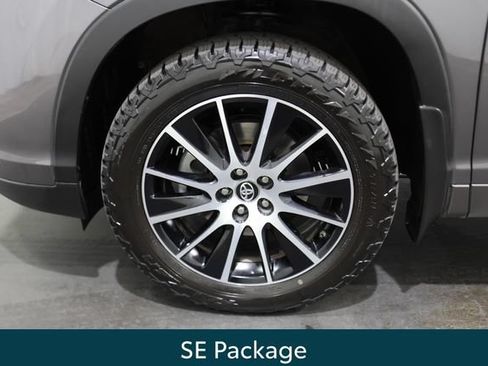 Used 2018 Toyota Highlander SE AWD/4WD image 6
