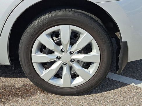 Used 2019 Toyota Corolla LE image 5