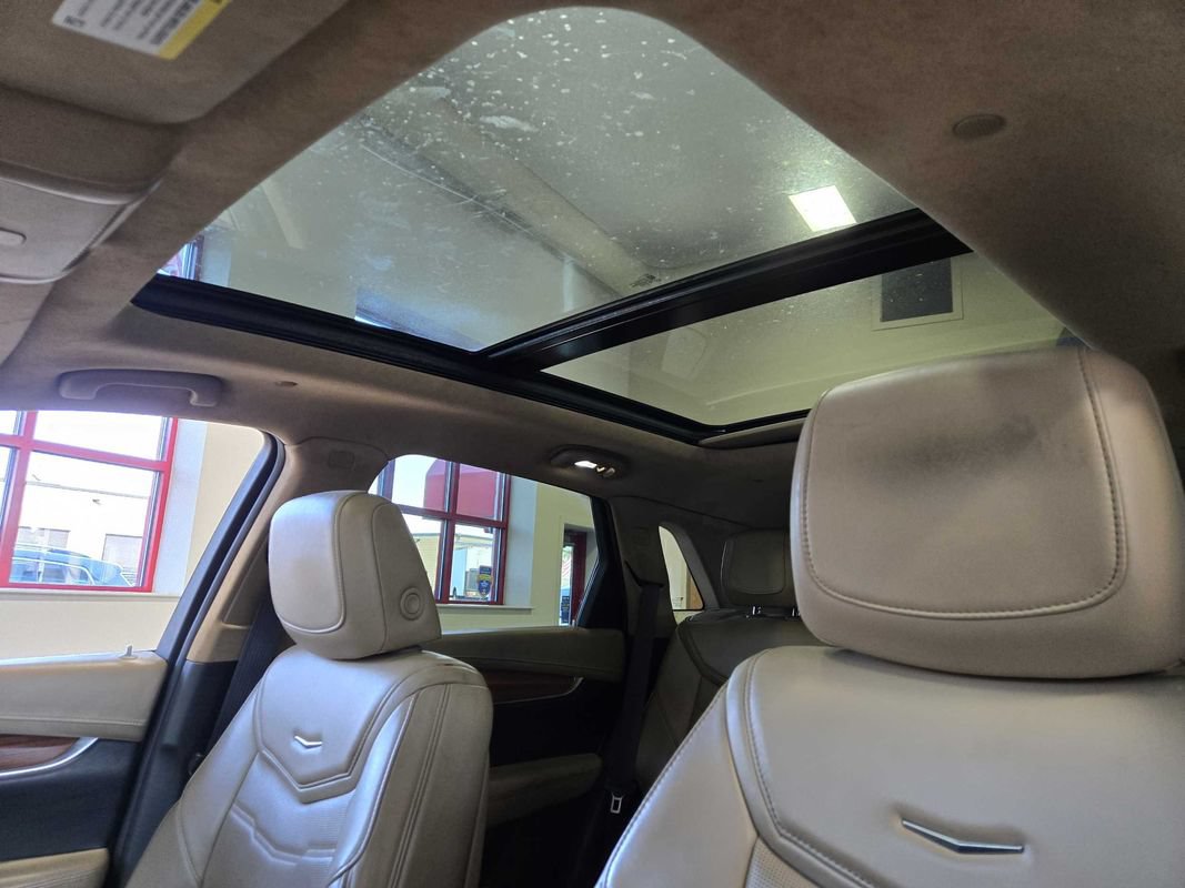 Used 2017 Cadillac XT5 Platinum w/ Driver Assist Package AWD/4WD image 24