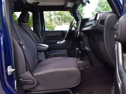 Used 2013 Jeep Wrangler Unlimited Rubicon w/ Connectivity Group AWD/4WD image 32