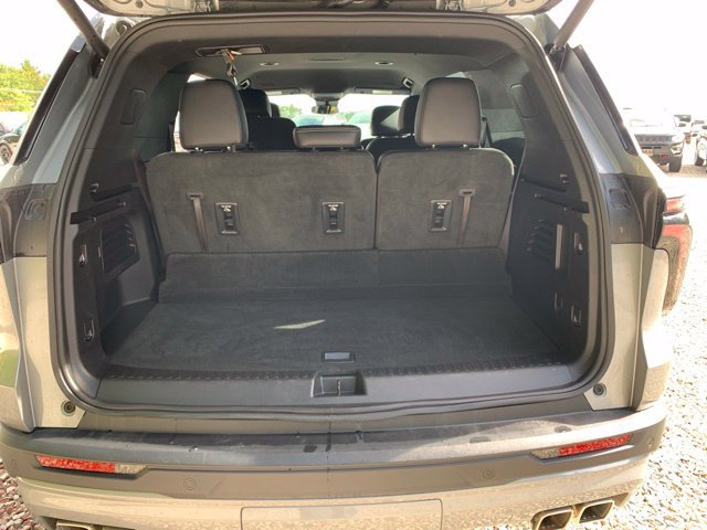 Used 2026 Chevrolet Traverse LT AWD/4WD image 13