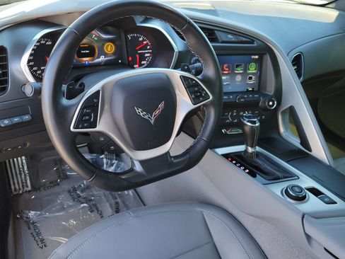 Used 2019 Chevrolet Corvette Stingray Coupe RWD image 18
