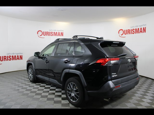 Used 2019 Toyota RAV4 LE FWD image 5