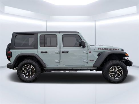 Used 2024 Jeep Wrangler Unlimited Rubicon image 2