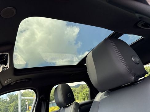 New 2026 Land Rover Range Rover Velar Dynamic SE image 10