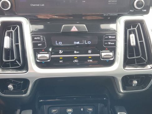 Used 2022 Kia Sorento SX FWD image 17