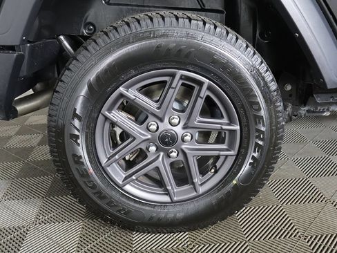 Used 2024 Jeep Wrangler Unlimited Sport AWD/4WD image 18
