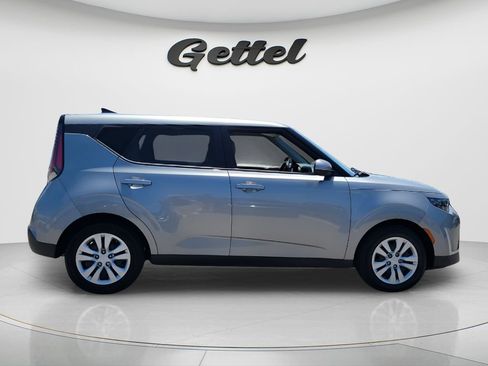 Used 2023 Kia Soul LX FWD image 3