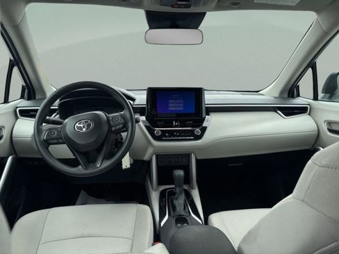 Certified 2025 Toyota Corolla Cross L FWD image 9