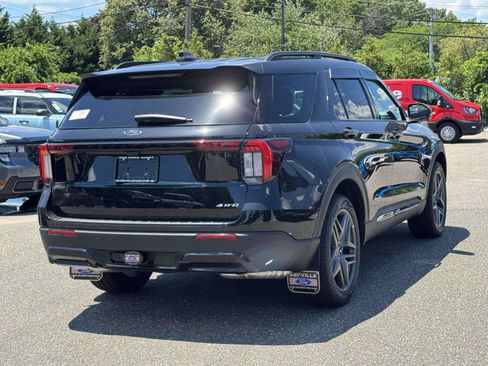 New 2026 Ford Explorer ST-Line w/ ST-Line Street Pack AWD/4WD image 4