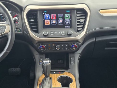 Used 2017 GMC Acadia Denali w/ Technology Package FWD image 18