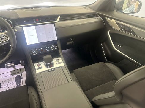 New 2026 Jaguar F-PACE SVR image 23
