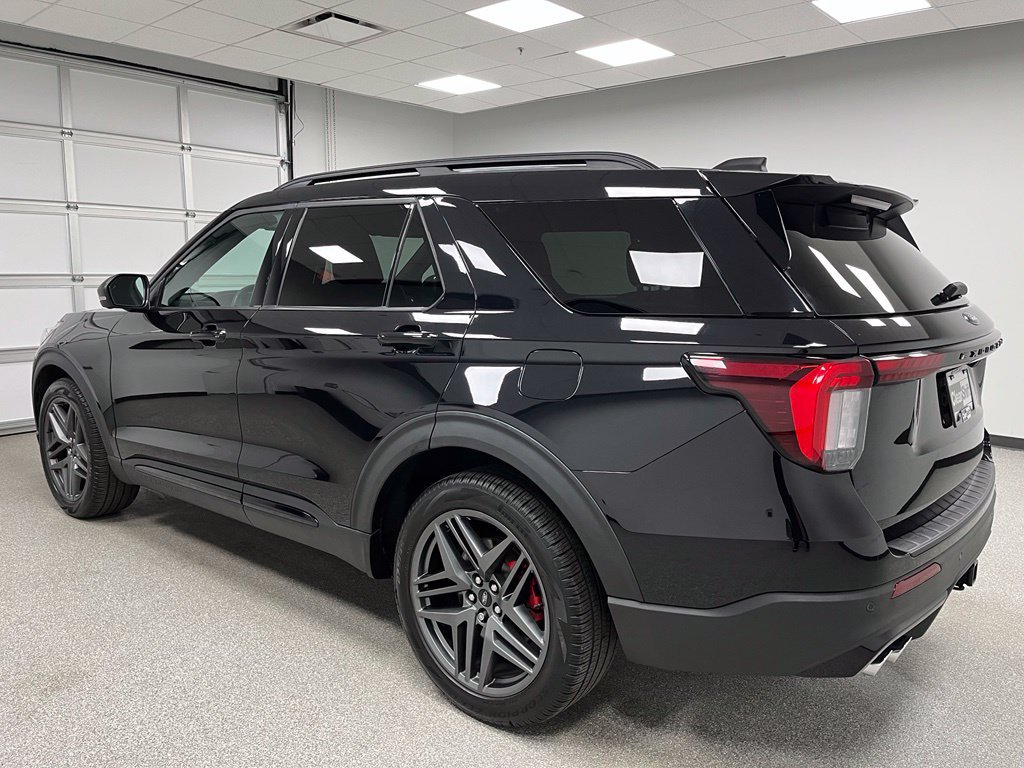 Used 2025 Ford Explorer ST AWD/4WD image 7