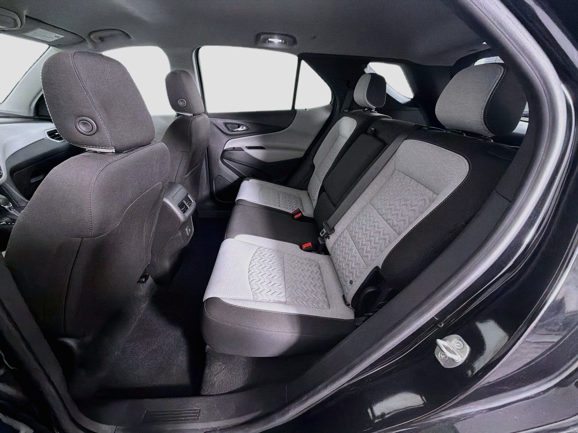 Used 2023 Chevrolet Equinox LS w/ LS Convenience Package FWD image 29