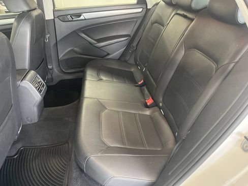 Used 2014 Volkswagen Passat TDI SE FWD image 32