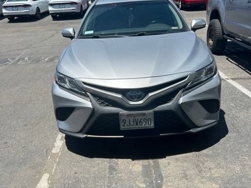 Used 2020 Toyota Camry SE w/ Carpet Mat Package FWD image 12