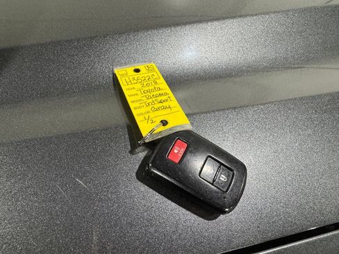 Used 2018 Toyota Tacoma TRD Sport RWD image 37