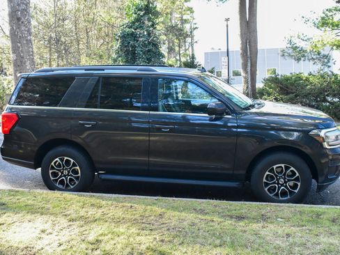 Used 2024 Ford Expedition XLT image 10