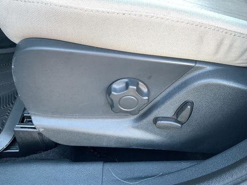 Used 2019 Ford EcoSport SE w/ SE Convenience Package image 17