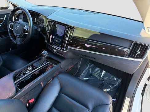 Used 2018 Volvo S90 T5 Momentum image 14