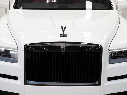 Used 2023 Rolls-Royce Cullinan Black Badge w/ Dark Exterior Package image 55