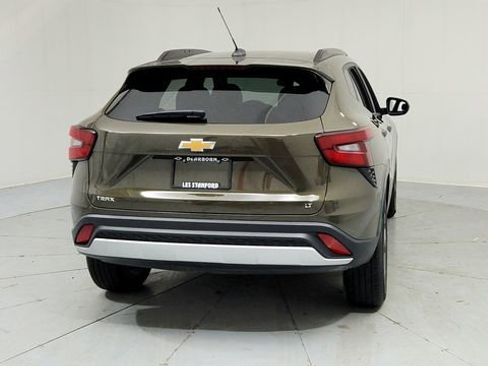 Certified 2024 Chevrolet Trax LT w/ Driver Confidence Package image 5