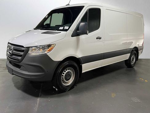 Used 2025 Mercedes-Benz Sprinter 2500 image 7