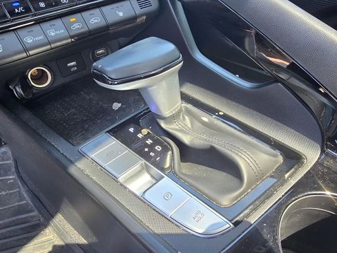 Used 2021 Hyundai Elantra Limited image 16