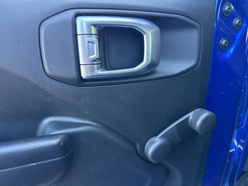 Used 2019 Jeep Wrangler Sport AWD/4WD image 11