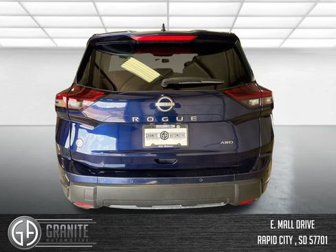 Used 2025 Nissan Rogue SV AWD/4WD image 4