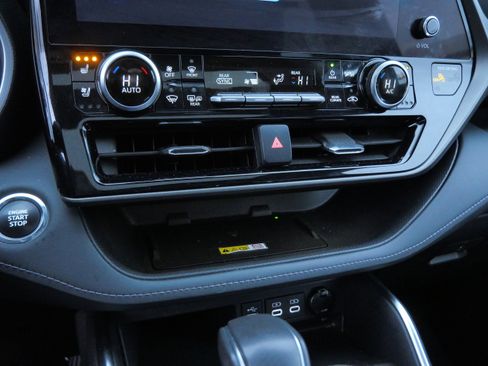 Used 2023 Toyota Highlander Limited image 24