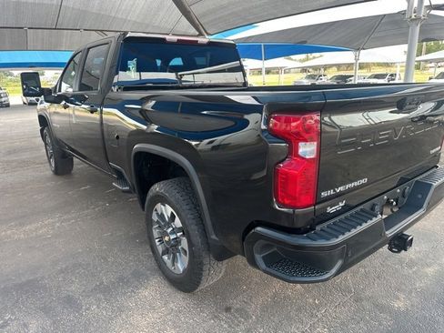 Used 2024 Chevrolet Silverado 2500 Custom w/ Custom Value Package image 5